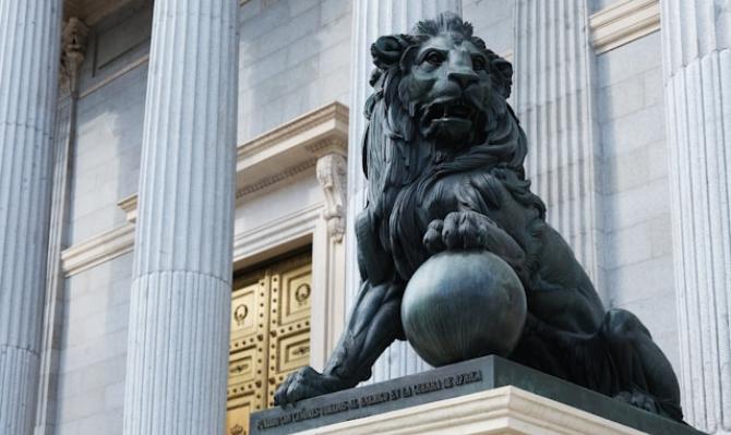 León del Congreso de los Diputados, Madrid. Photo by Dimitrii E on Unsplash