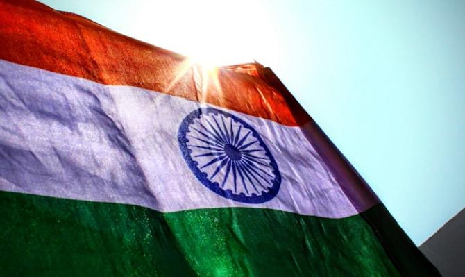 Bandera de la india. Photo by Aniyora on Unsplash