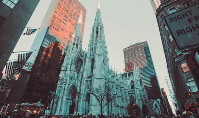Catedral de San Patricio en Nueva York. Photo by Oldmitiadis Fragkidis on Unsplash