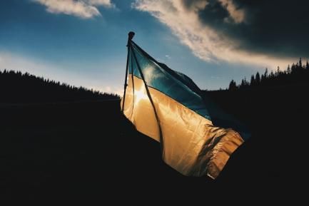 Bandera de ucrania. Photo by Max Kukurudziak on Unsplash