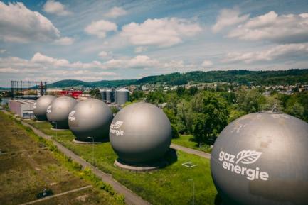 Depósitos de gas. Photo by Patrick Federi on Unsplash