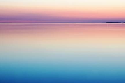 Mar en calma al atardecer para ilustrar un artículo de opinión sobre economía española de CaixaBank Research. Photo by Harly Marten on Unsplash